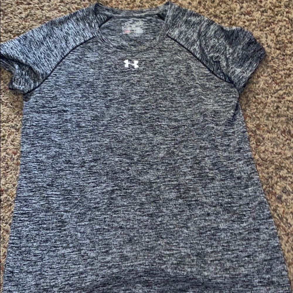 BEAND NEW Under Armour grey Tee